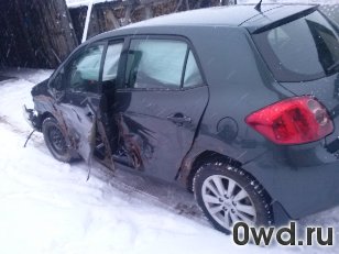 Битый автомобиль Toyota Auris